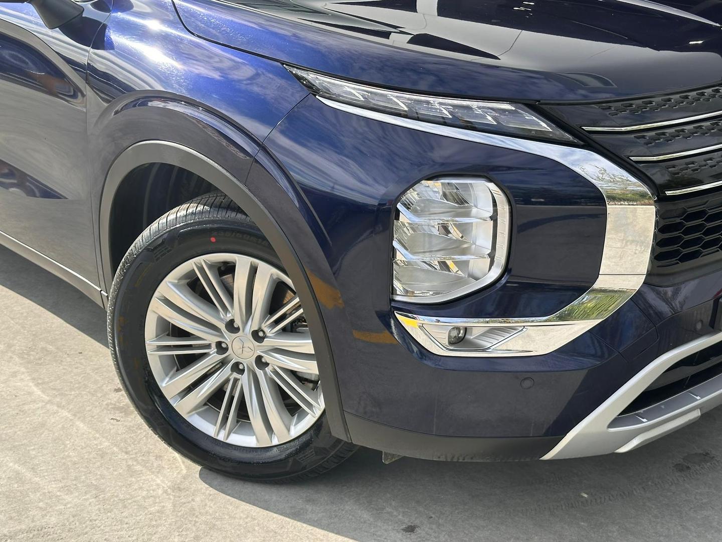 2024 Mitsubishi Outlander LS in Blue