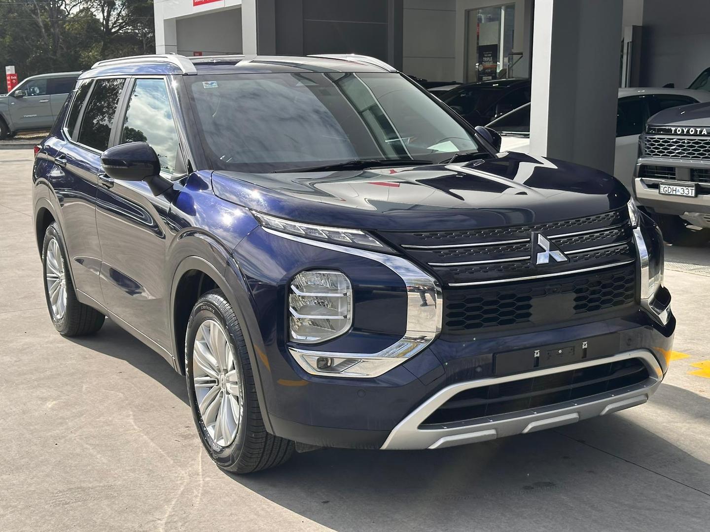 2024 Mitsubishi Outlander LS in Blue