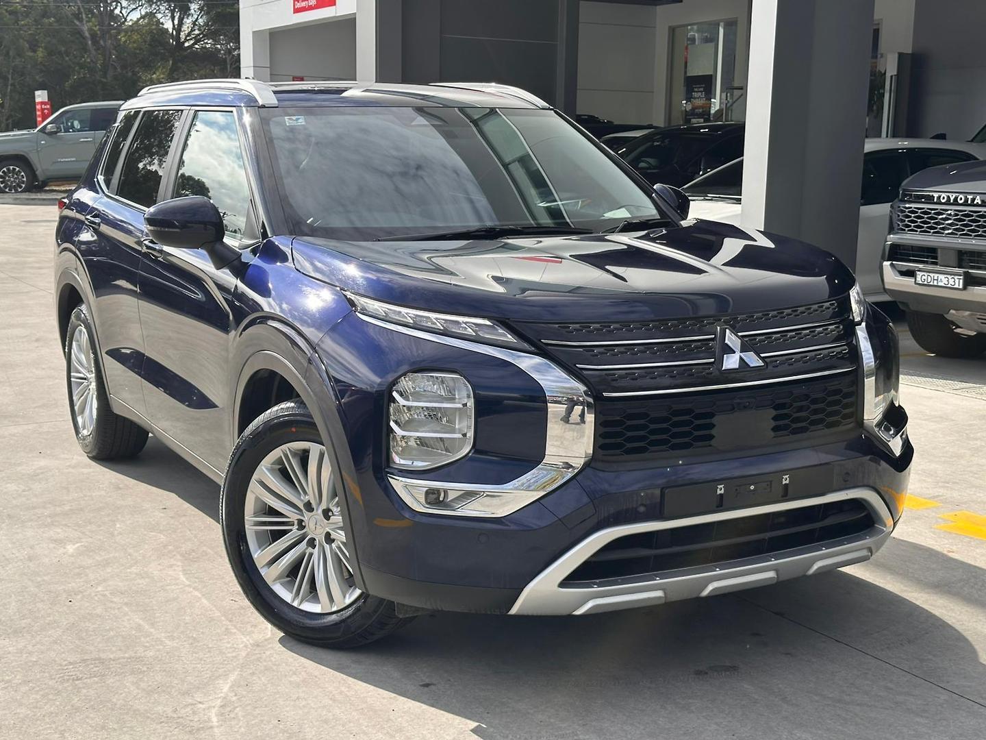 2024 Mitsubishi Outlander LS in Blue
