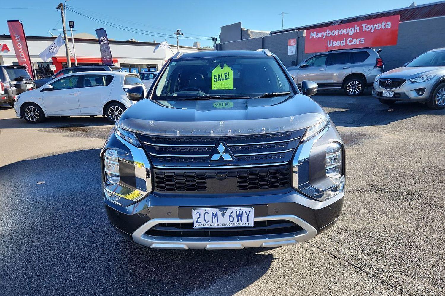 2024 Mitsubishi Outlander Exceed in Grey