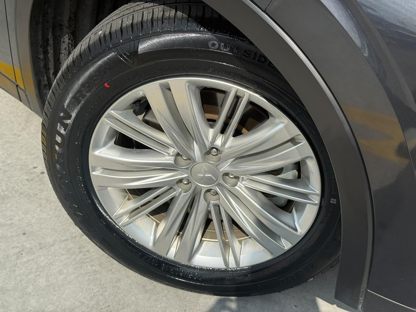 2024 Mitsubishi Outlander LS in Grey