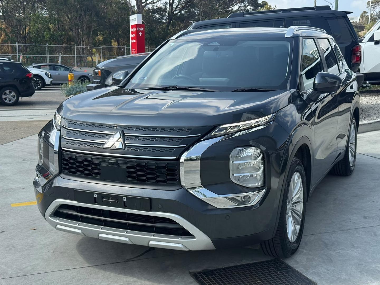 2024 Mitsubishi Outlander LS in Grey