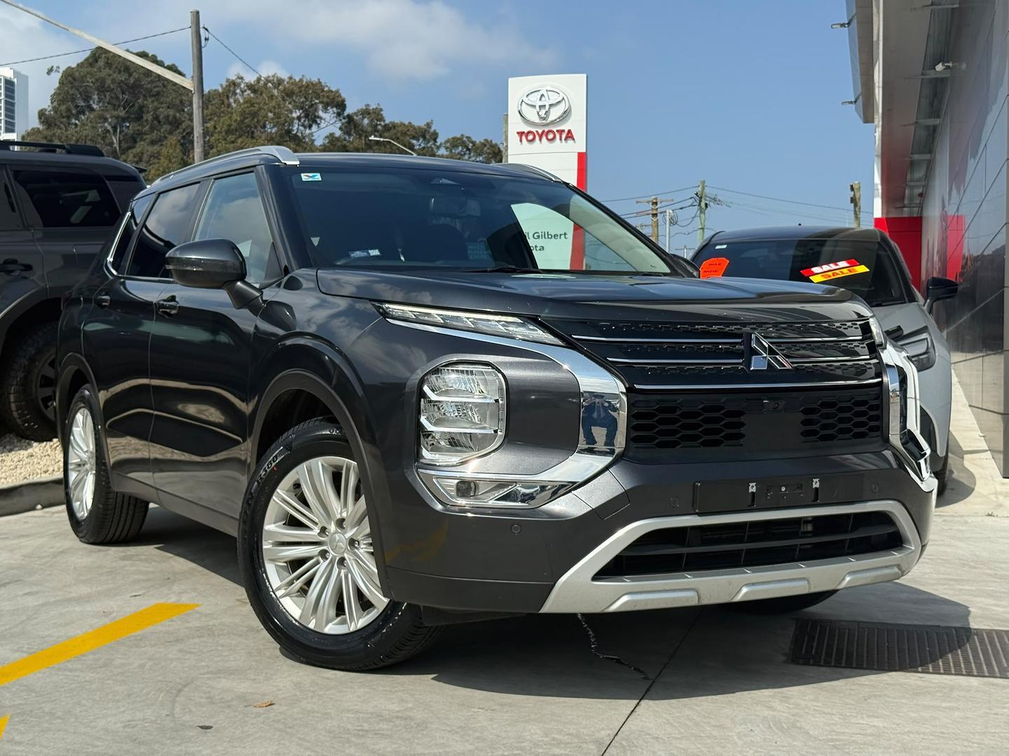 2024 Mitsubishi Outlander LS in Grey