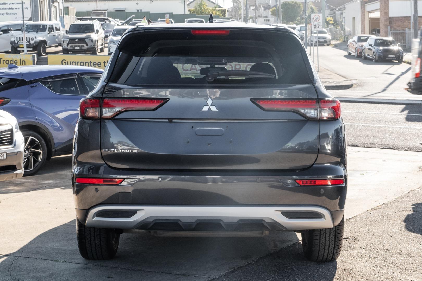 2024 Mitsubishi Outlander LS in Grey