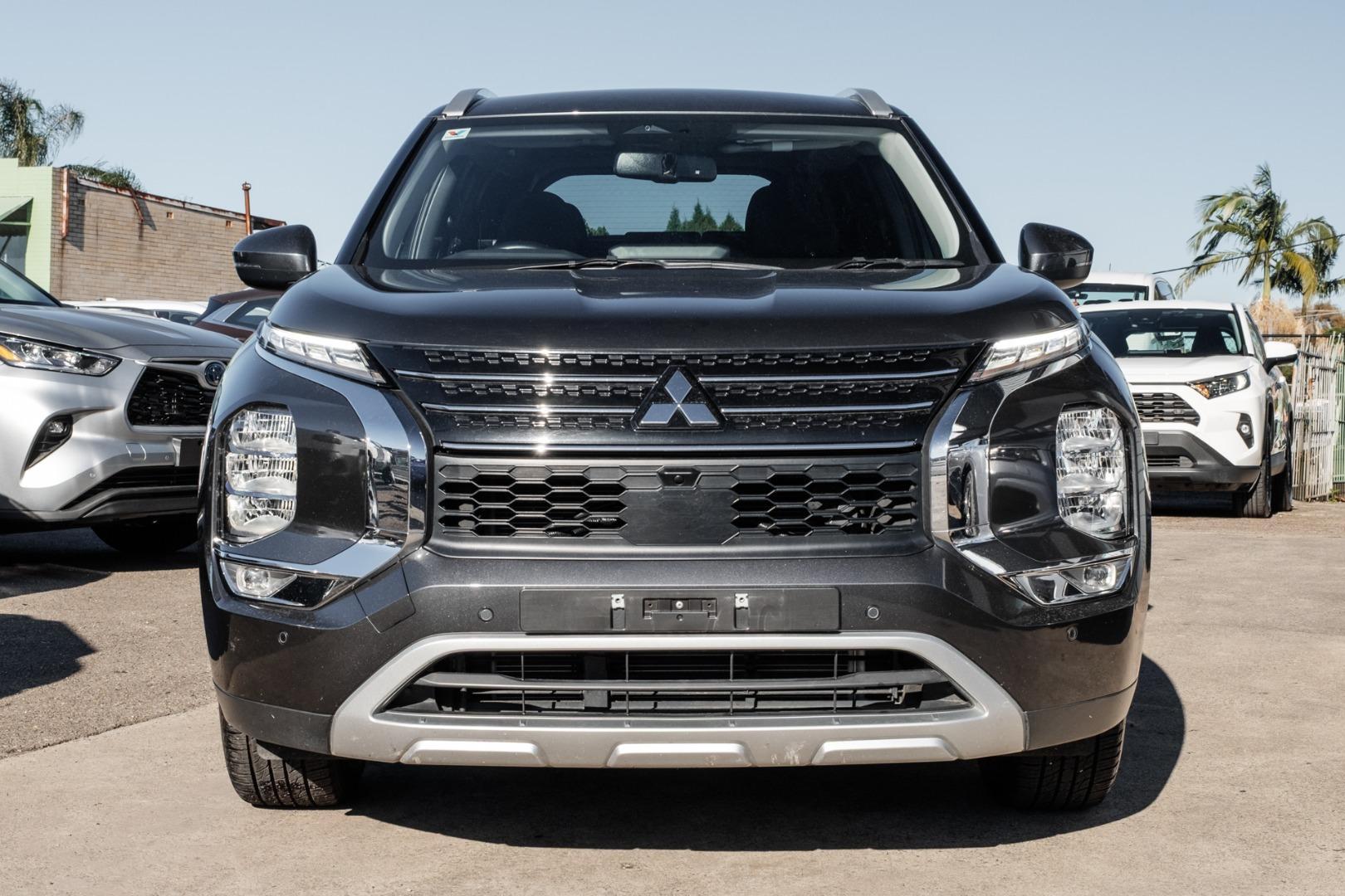 2024 Mitsubishi Outlander LS in Grey