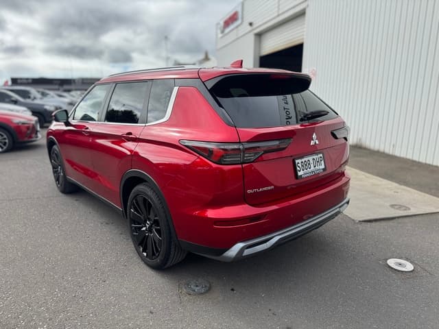 2025 Mitsubishi Outlander Aspire in Magnetic Red (564)