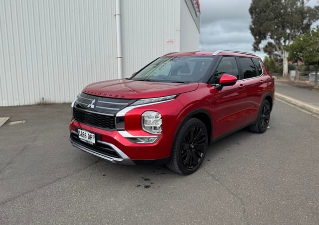 2025 Mitsubishi Outlander Aspire in Magnetic Red (564)