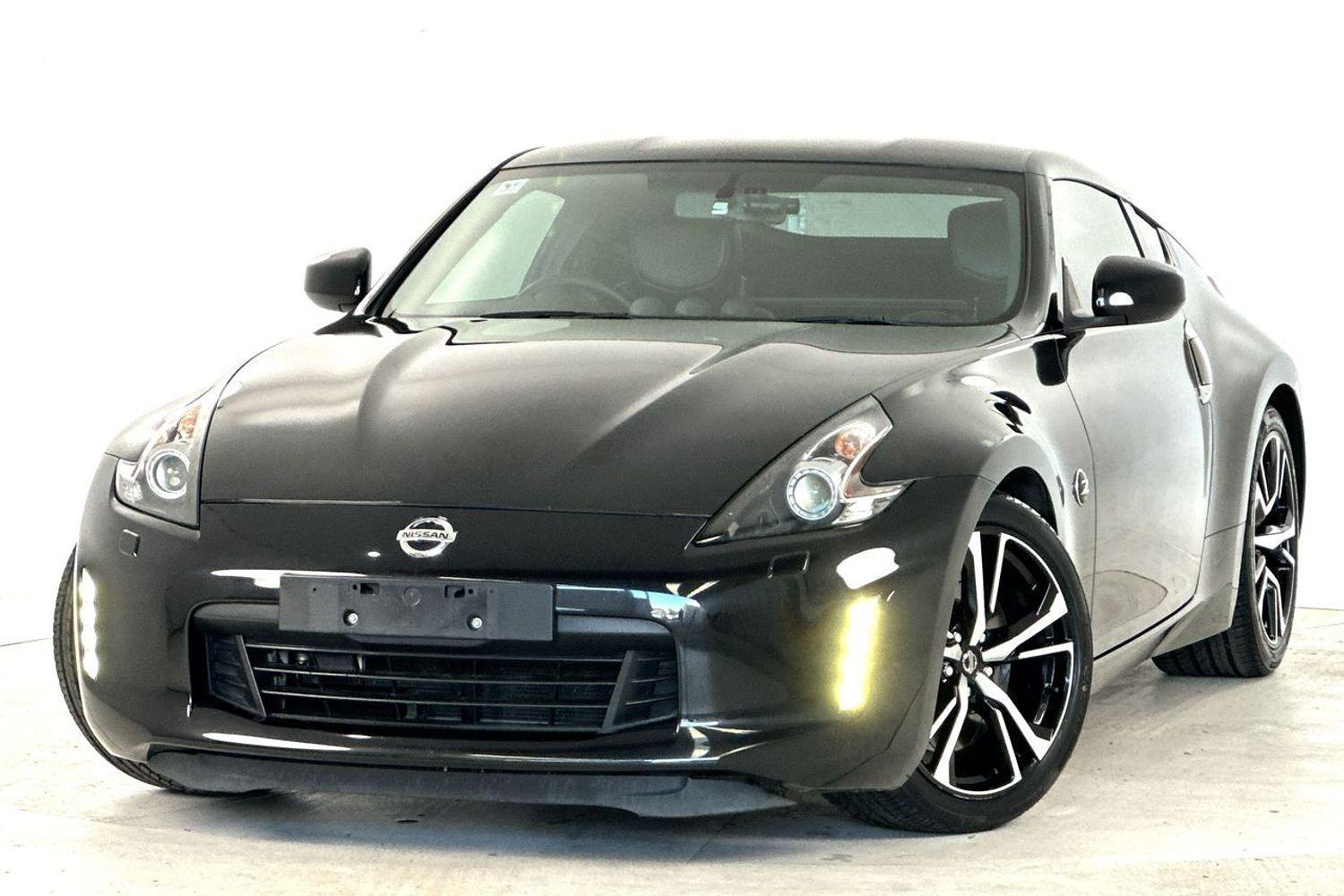 2018 Nissan 370Z Base in Black
