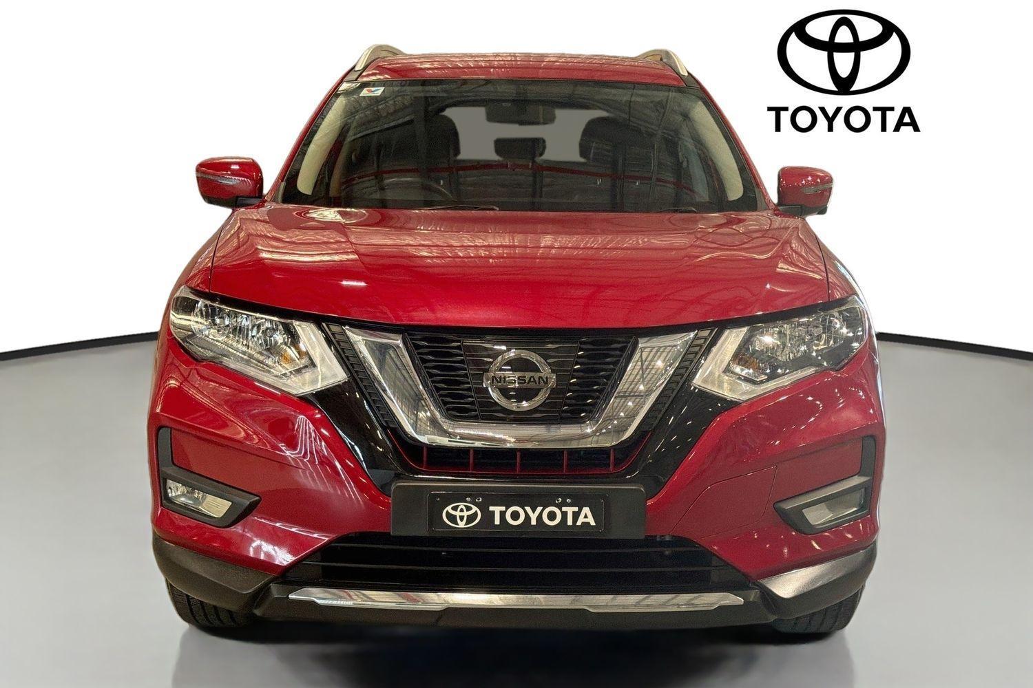 2018 Nissan X-TRAIL ST-L in Red