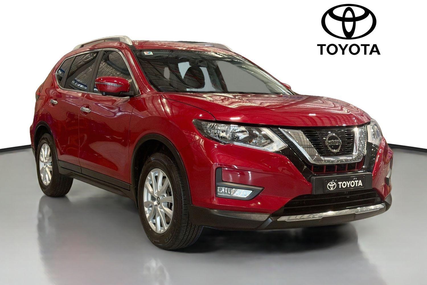 2018 Nissan X-TRAIL ST-L in Red