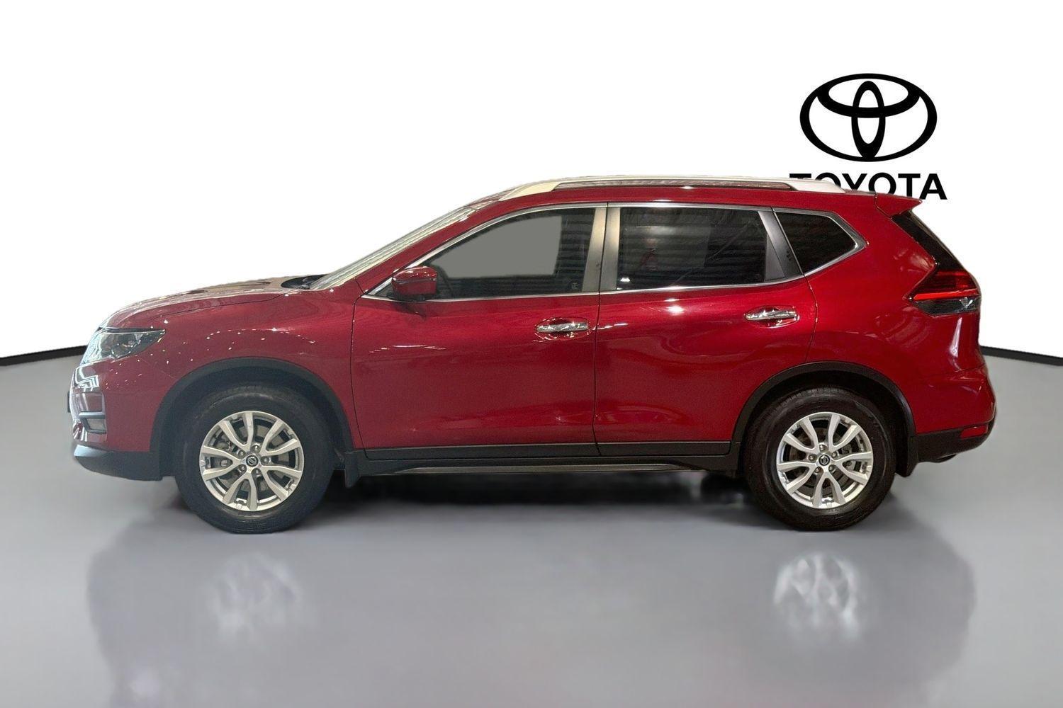 2018 Nissan X-TRAIL ST-L in Red