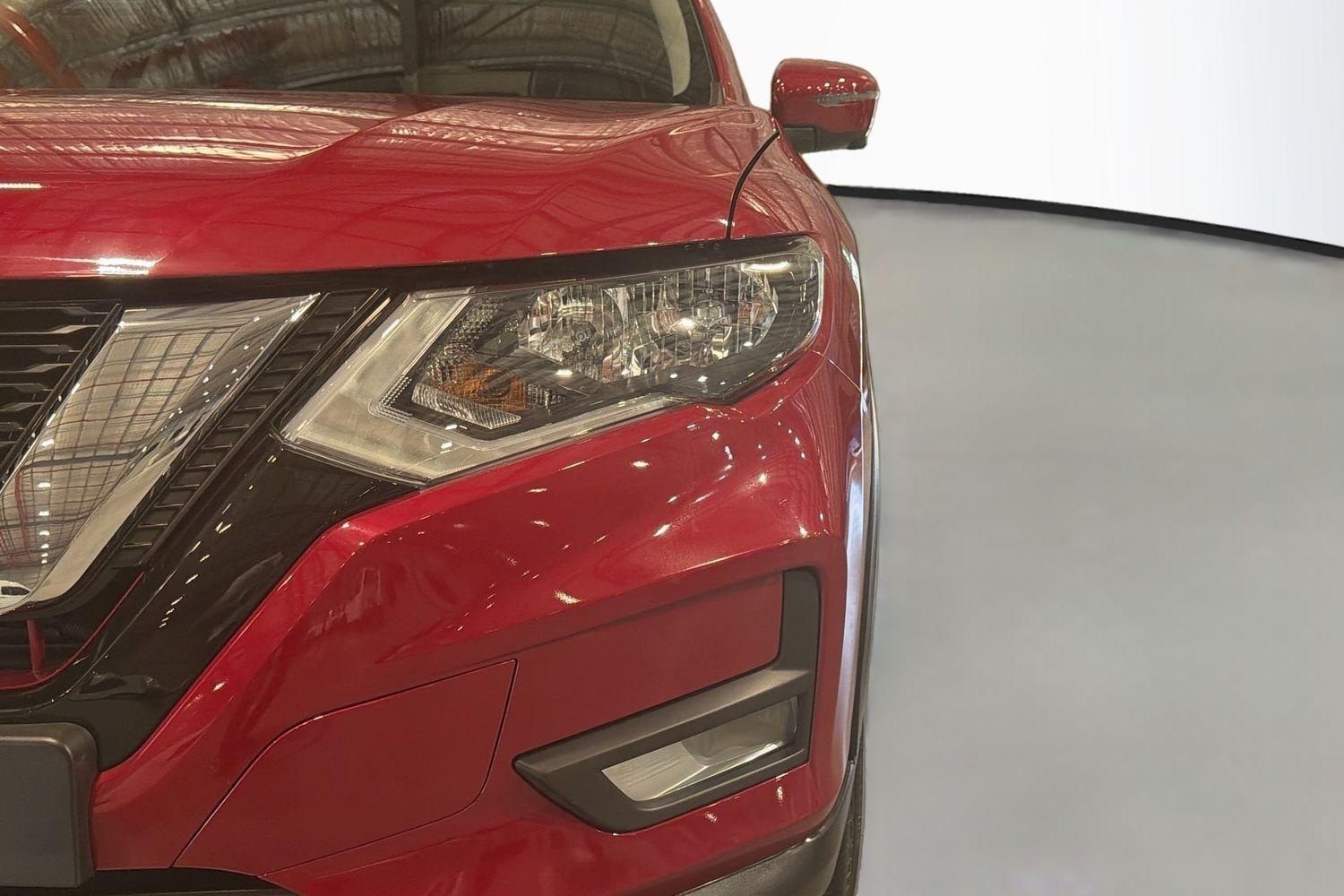 2018 Nissan X-TRAIL ST-L in Red