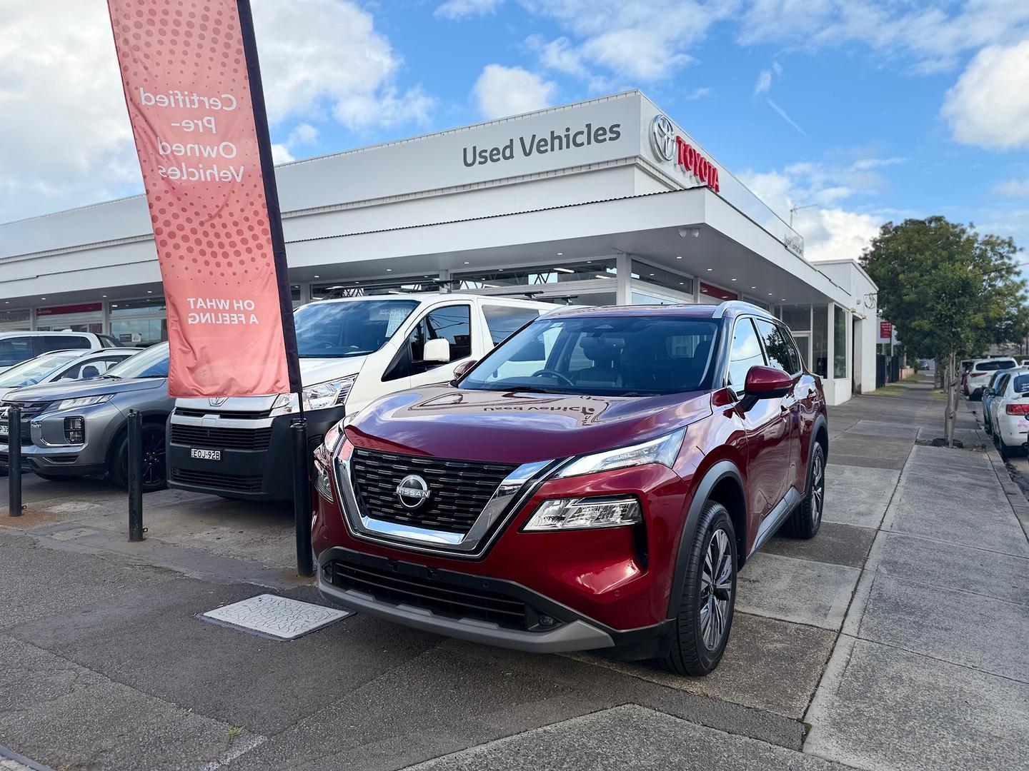 2023 Nissan X-TRAIL ST-L in Red