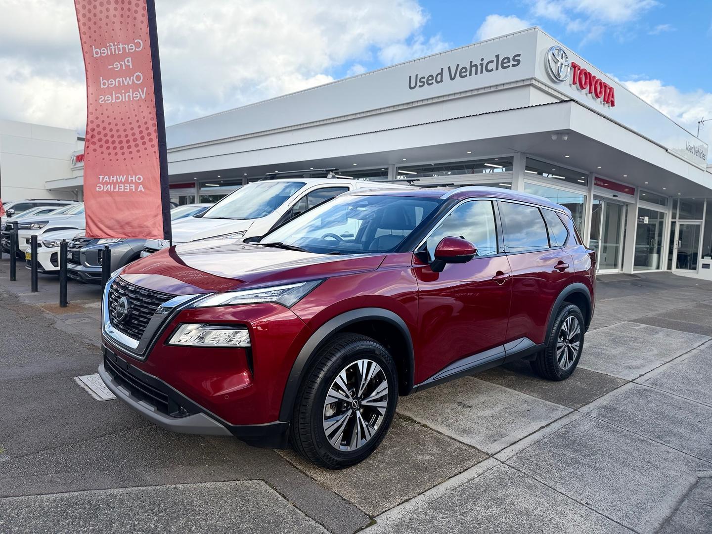 2023 Nissan X-TRAIL ST-L in Red