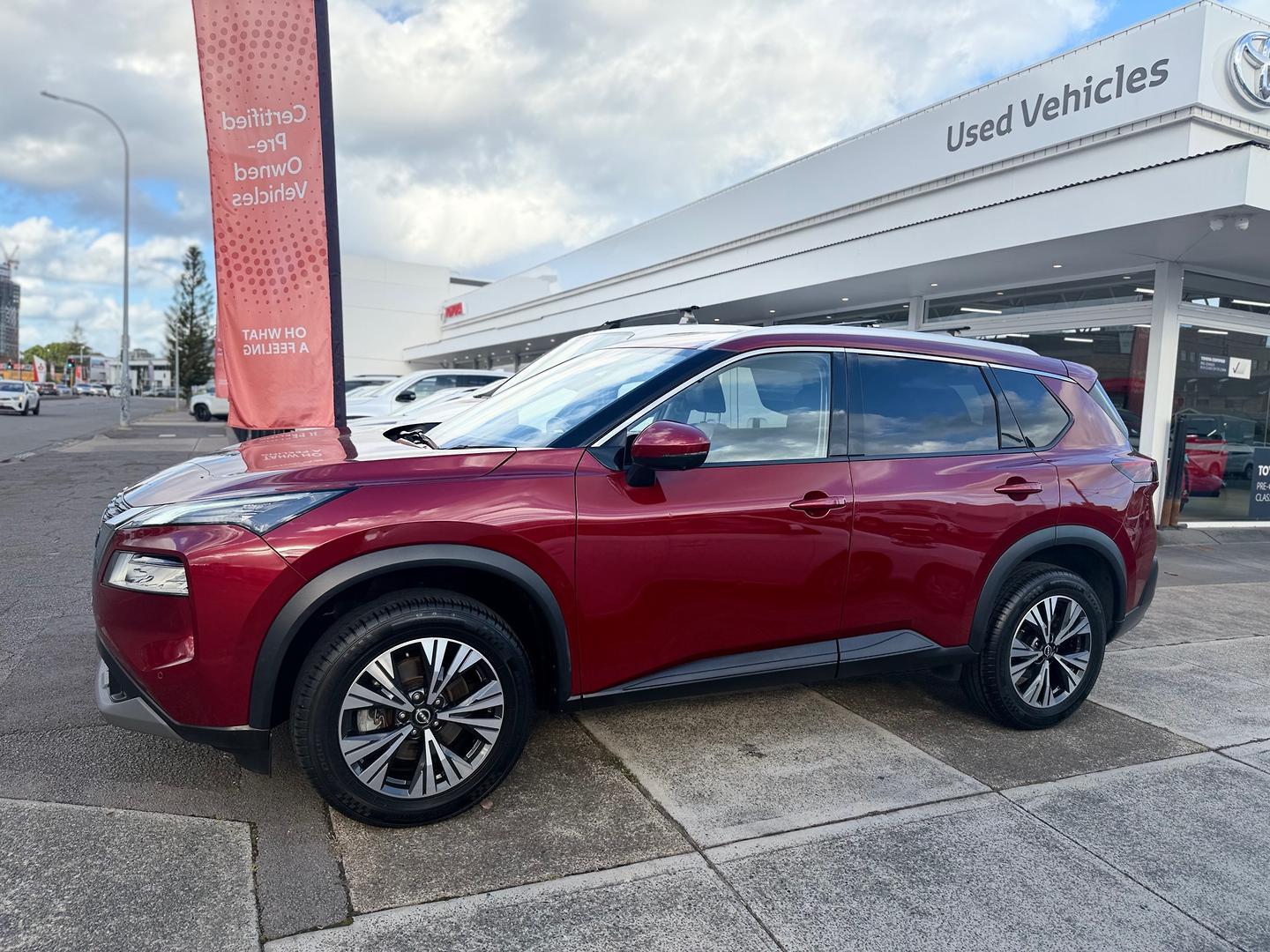 2023 Nissan X-TRAIL ST-L in Red