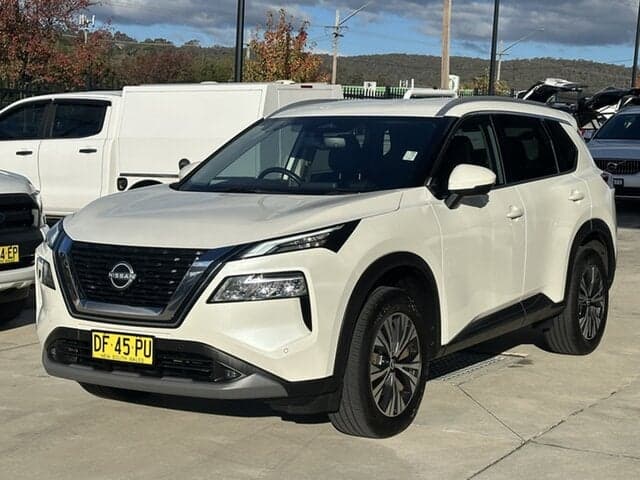 2023 Nissan X-TRAIL ST-L in White