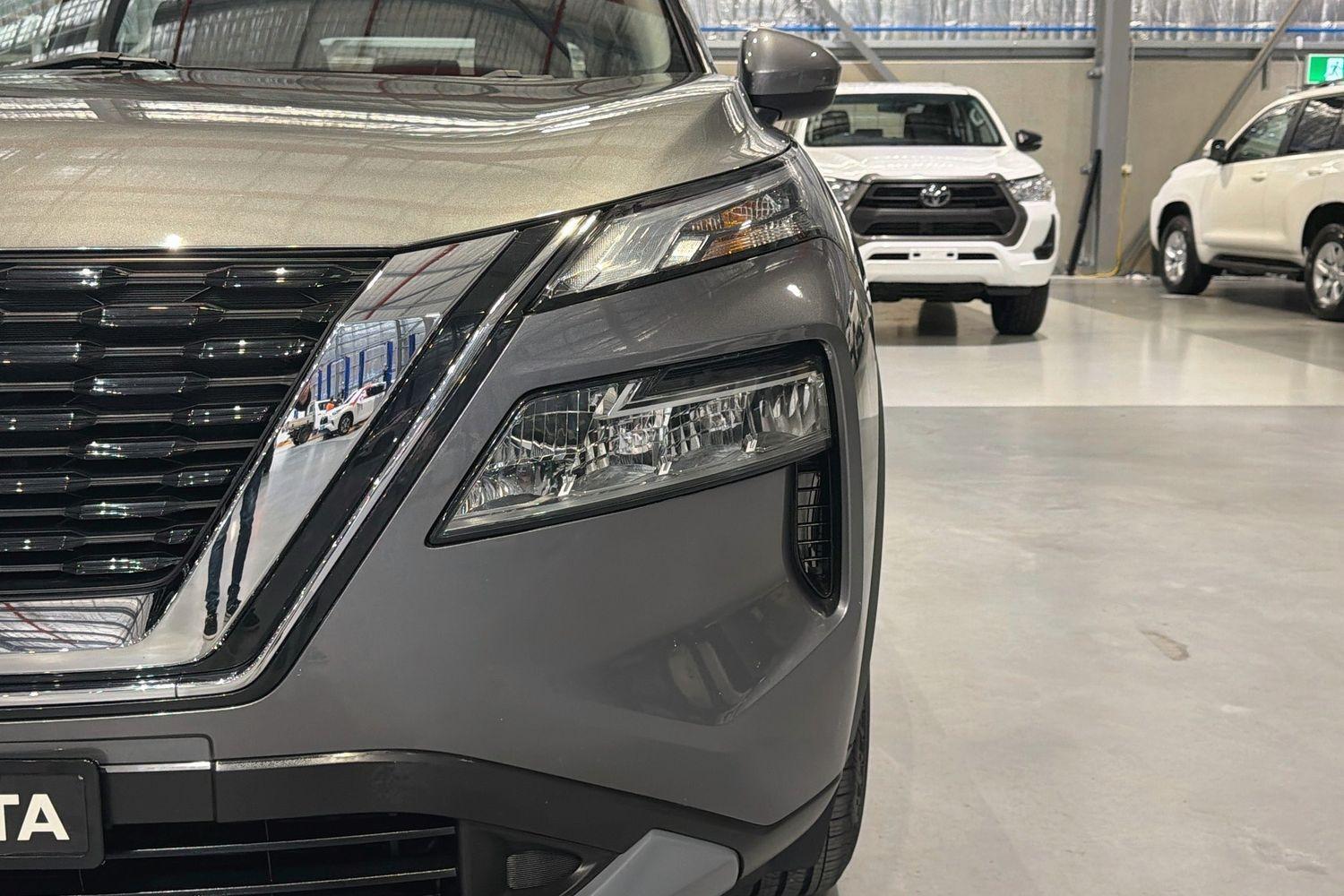 2023 Nissan X-TRAIL ST in Grey