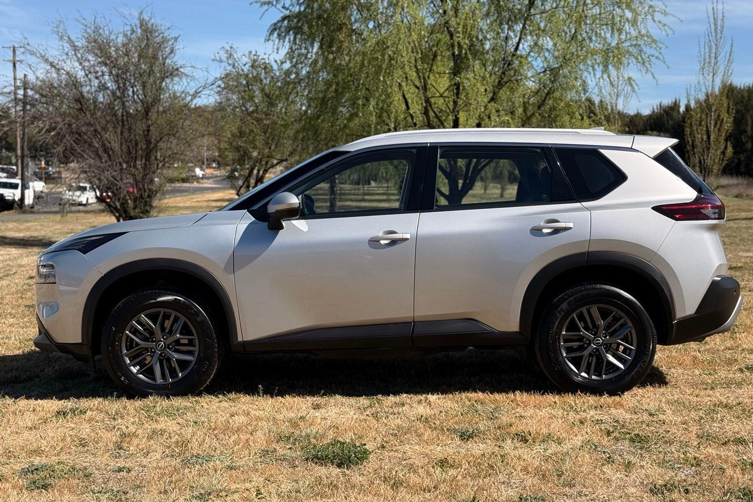 2024 Nissan X-TRAIL ST in Silver