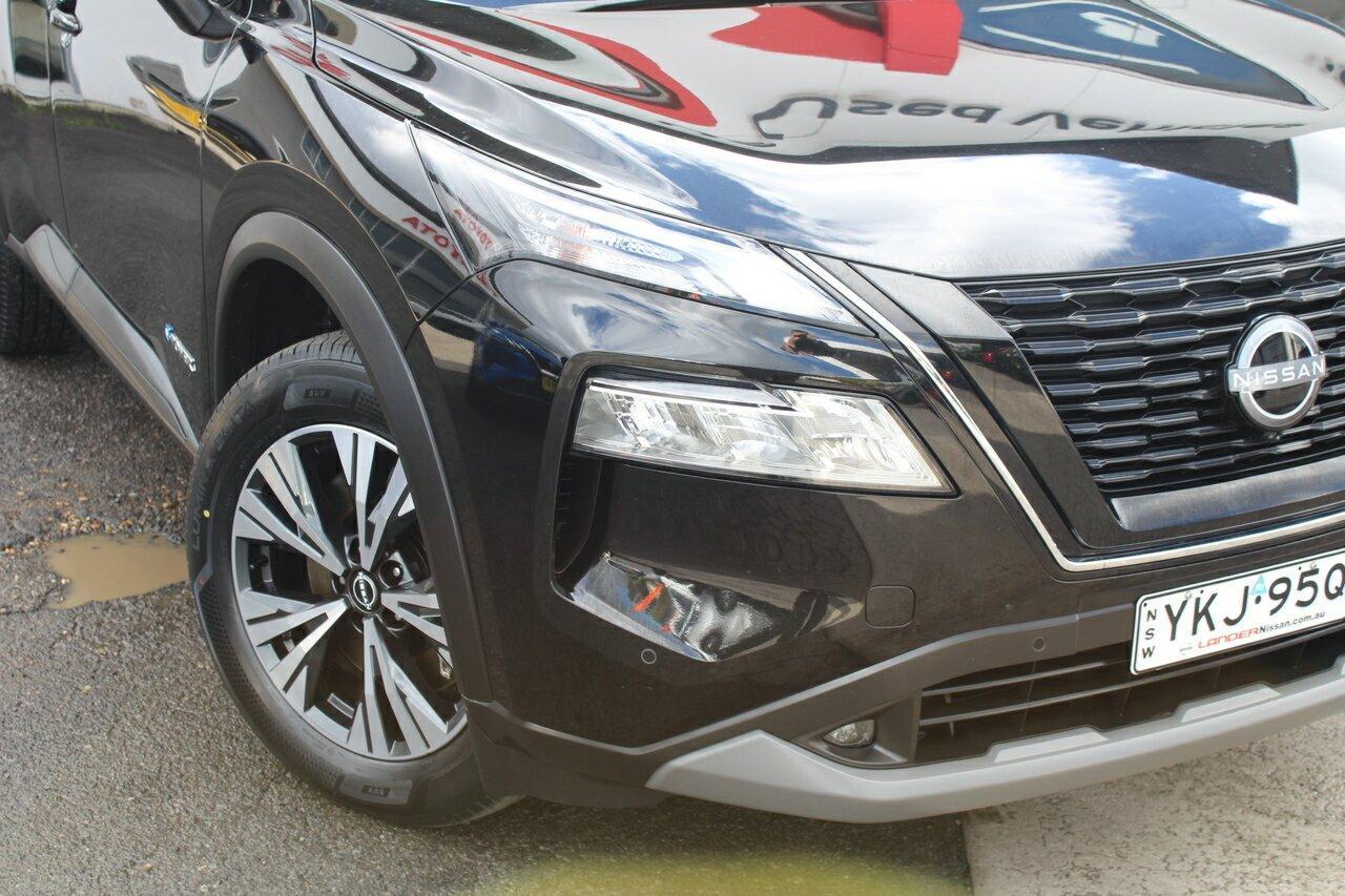 2023 Nissan X-TRAIL ST-L e-POWER in Black