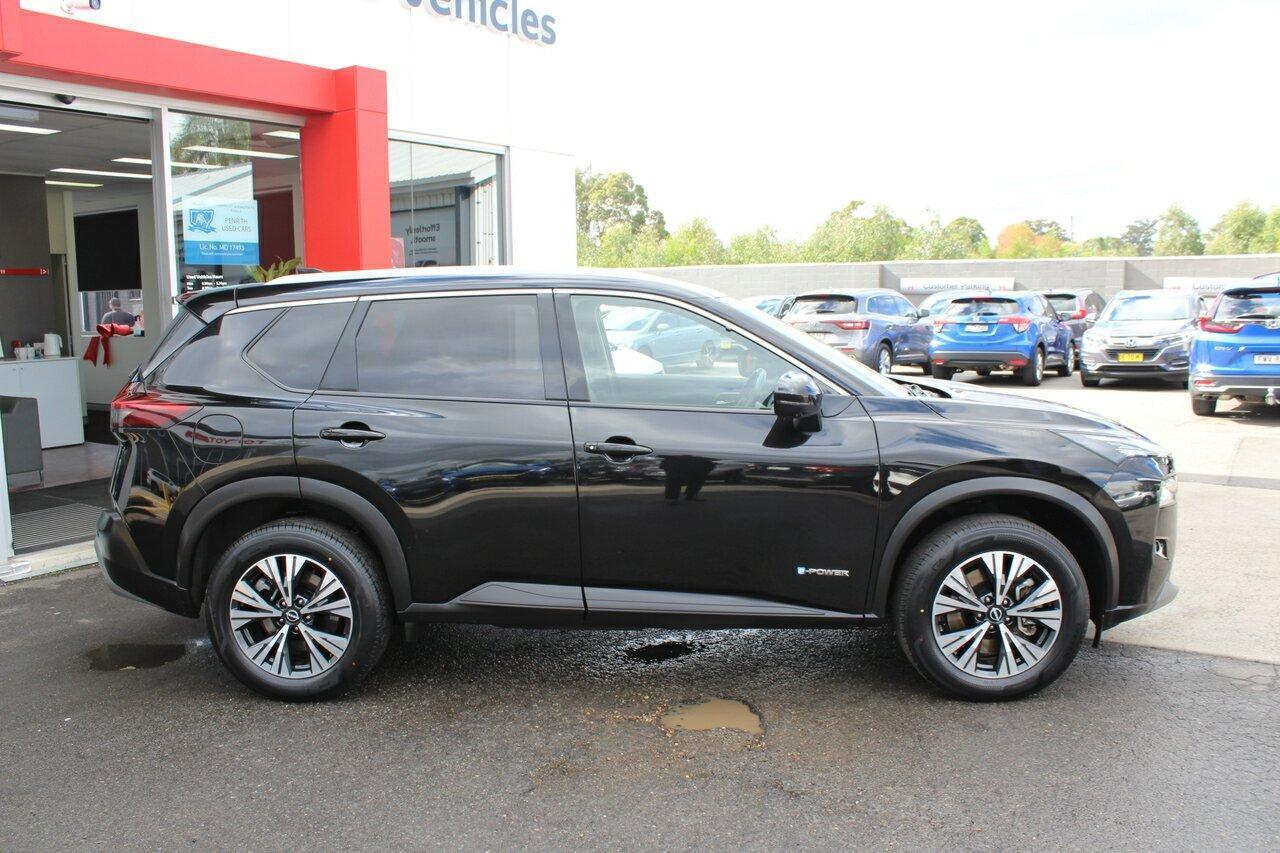 2023 Nissan X-TRAIL ST-L e-POWER in Black