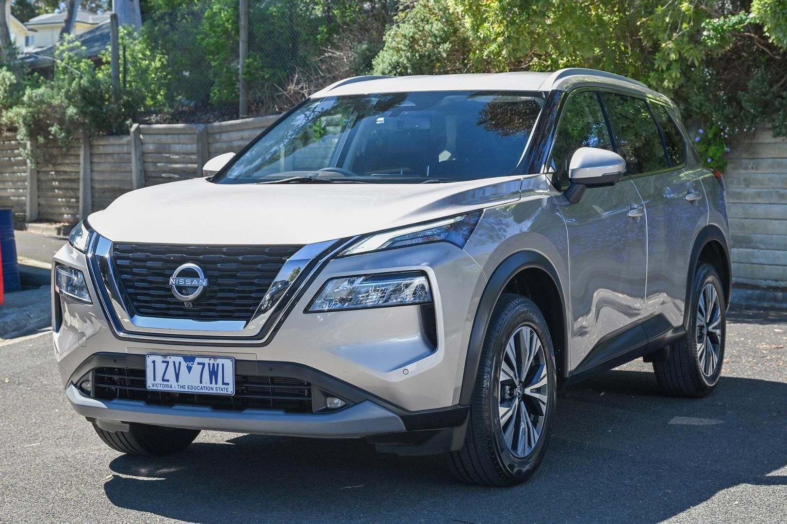 2024 Nissan X-TRAIL ST-L in Gold
