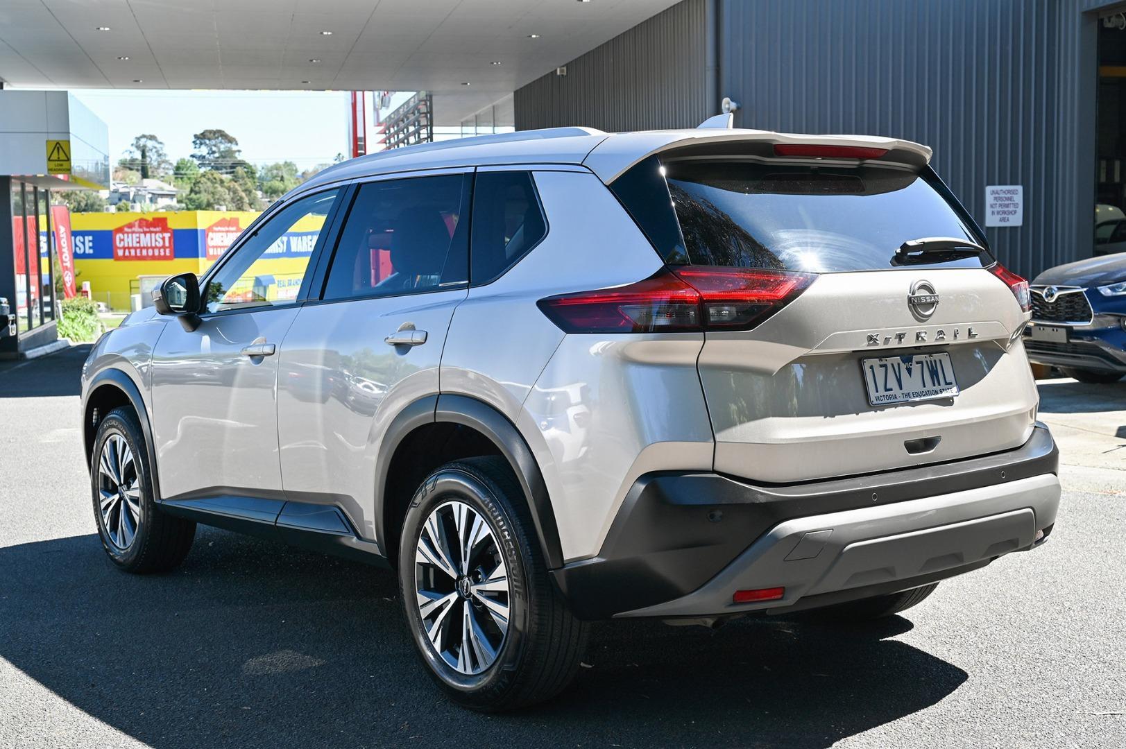 2024 Nissan X-TRAIL ST-L in Gold