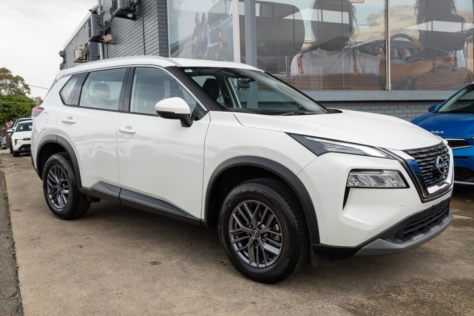 2024 Nissan X-TRAIL ST in White