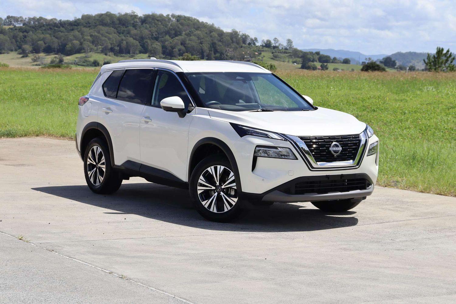 2025 Nissan X-TRAIL ST-L in White