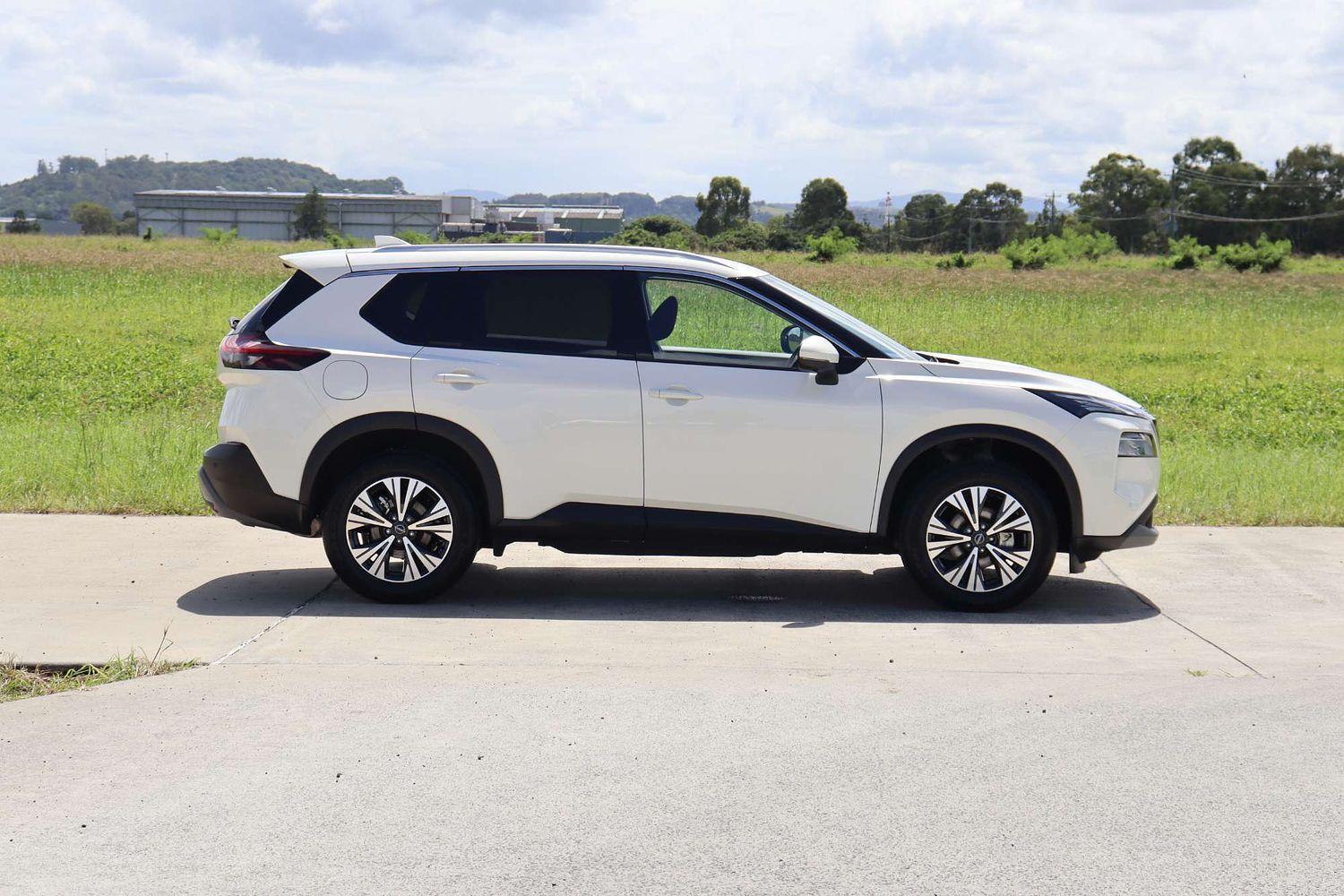 2025 Nissan X-TRAIL ST-L in White