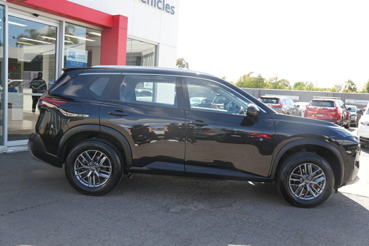 2024 Nissan X-TRAIL ST in Black