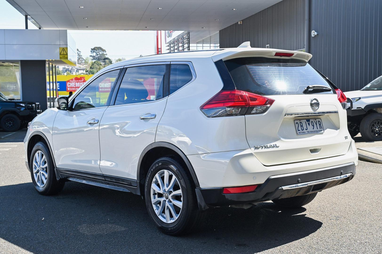 2018 Nissan X-TRAIL ST in White