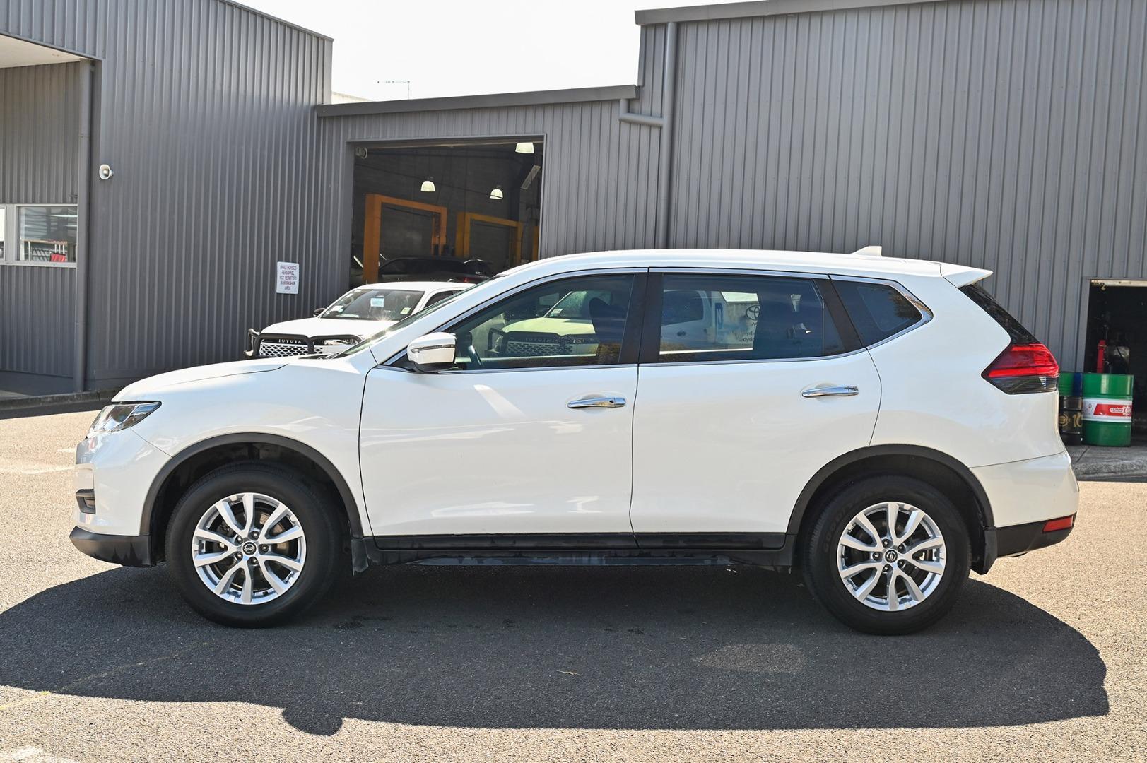 2018 Nissan X-TRAIL ST in White