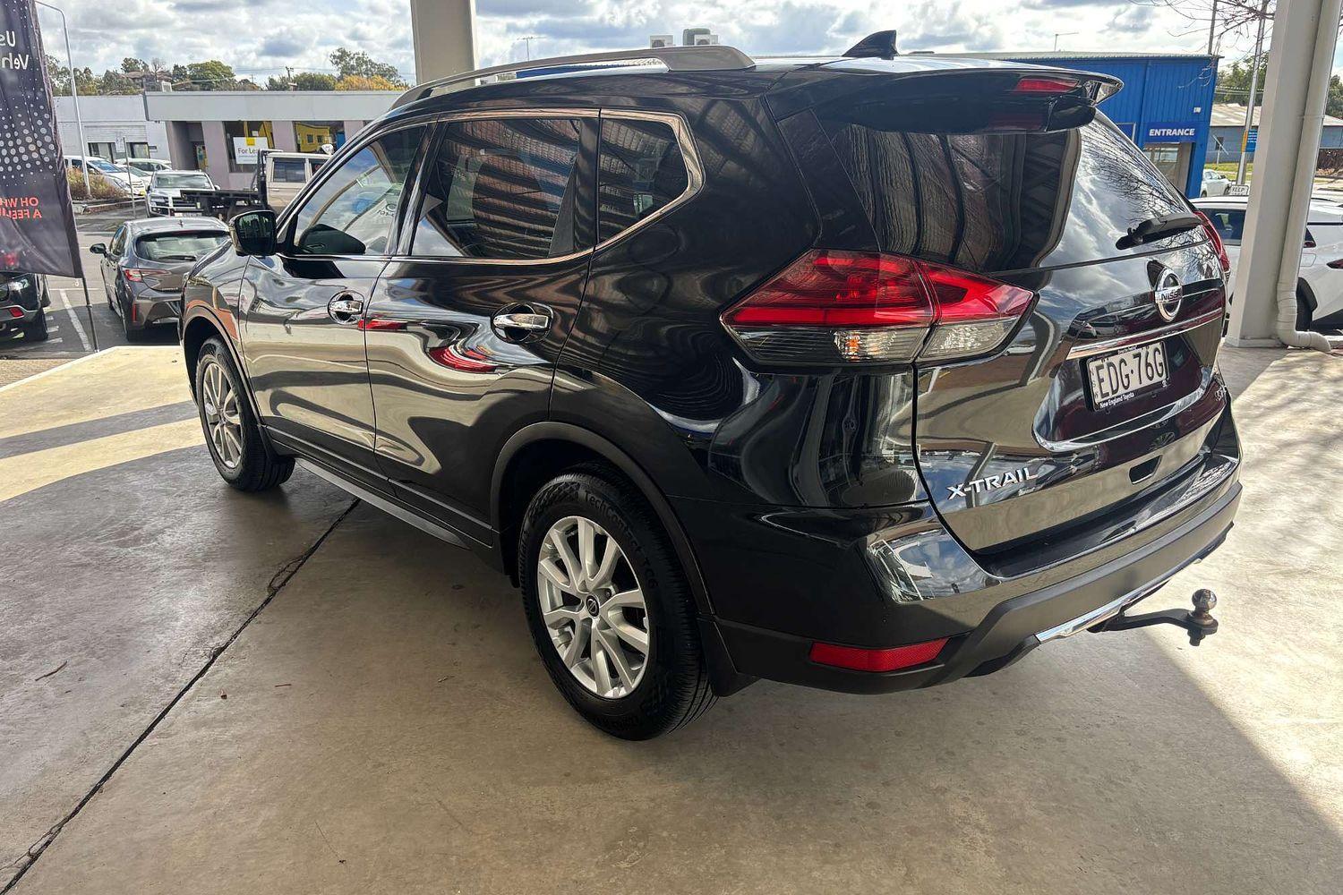 2019 Nissan X-TRAIL ST-L in Black