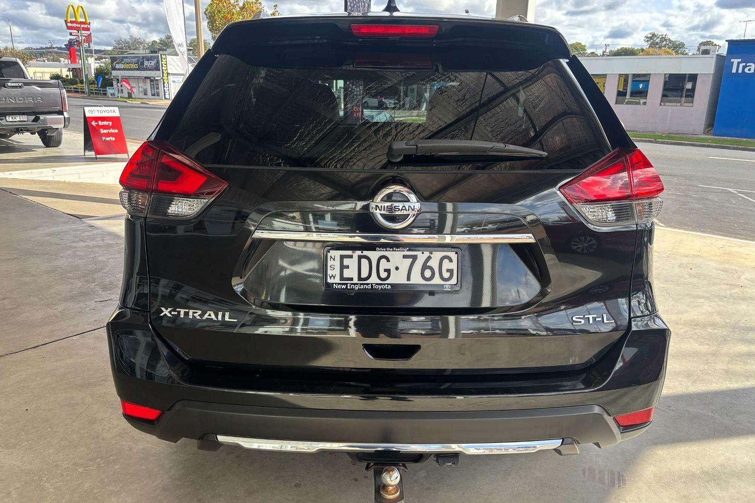 2019 Nissan X-TRAIL ST-L in Black
