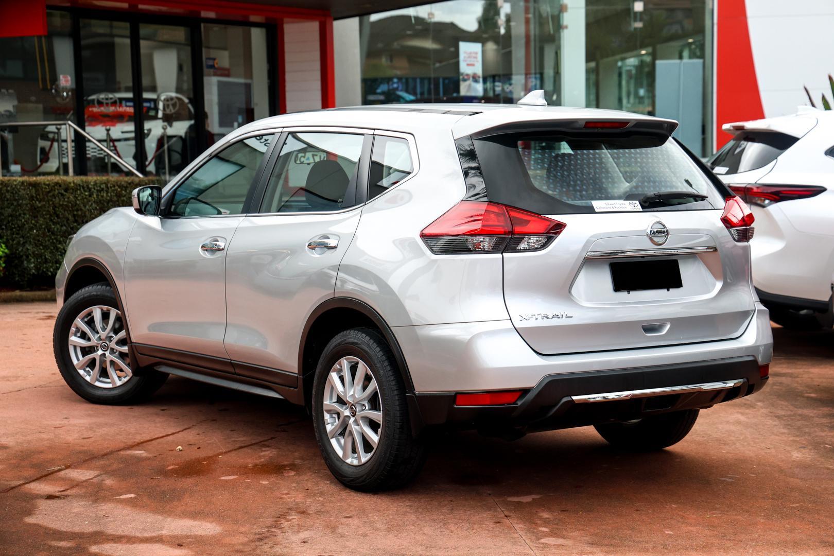 2021 Nissan X-TRAIL ST in Silver
