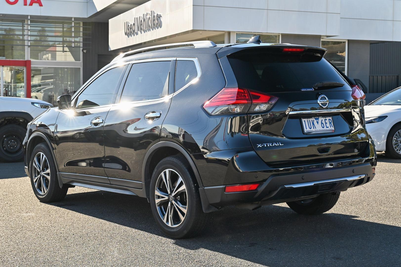 2021 Nissan X-TRAIL ST-L in Black