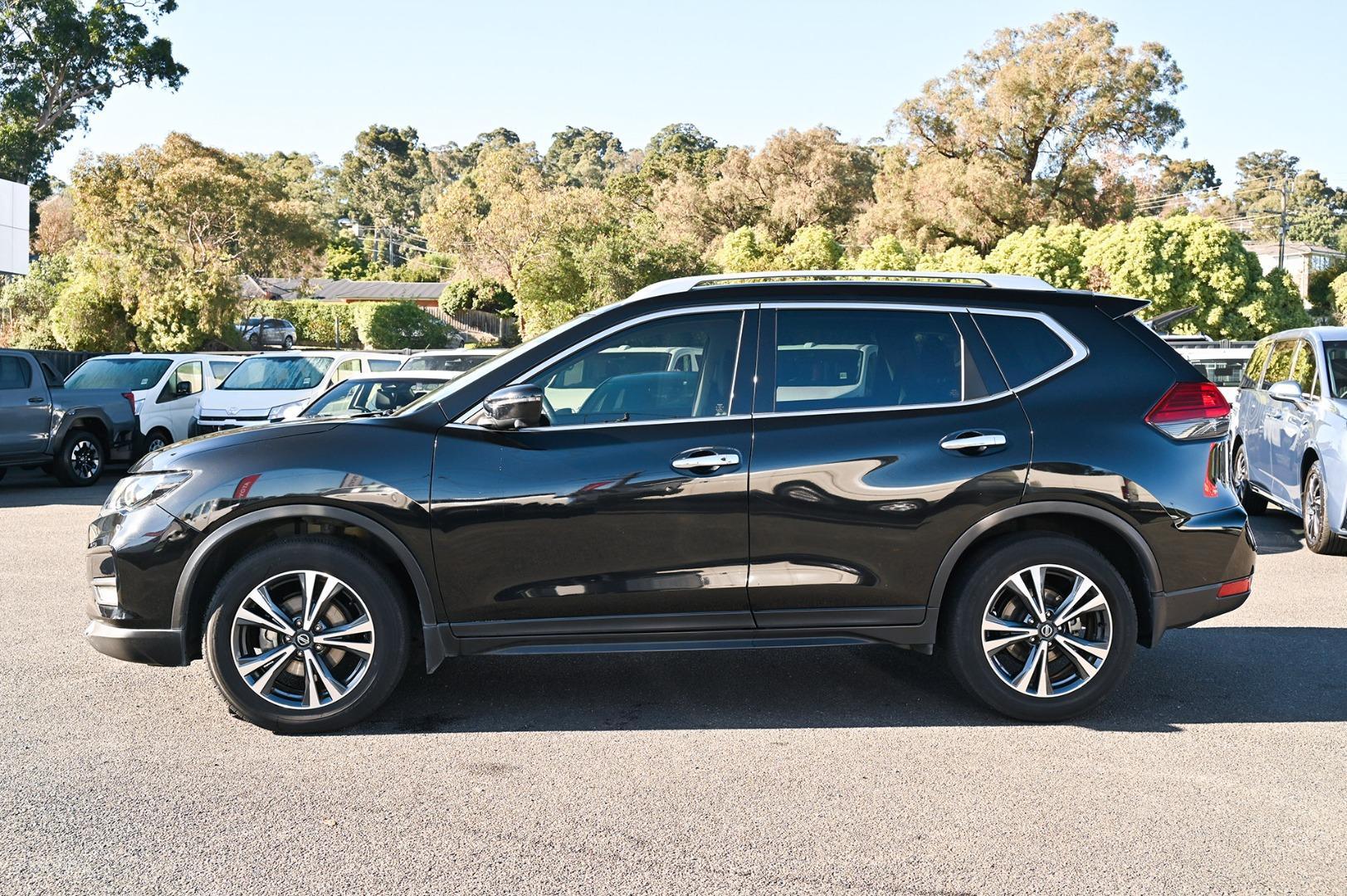 2021 Nissan X-TRAIL ST-L in Black