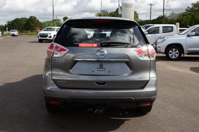 2014 Nissan X-TRAIL ST in Silver