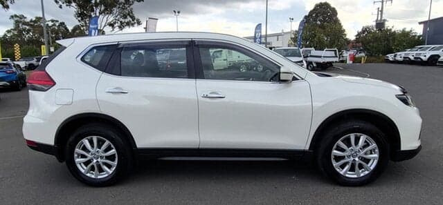 2017 Nissan X-TRAIL TS in White