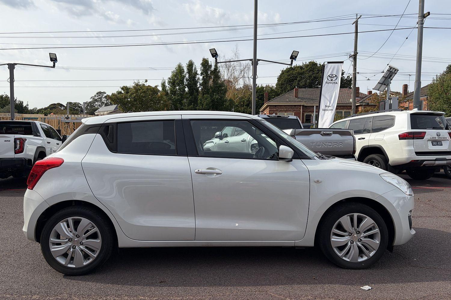 2019 Suzuki Swift GL Navigator in White