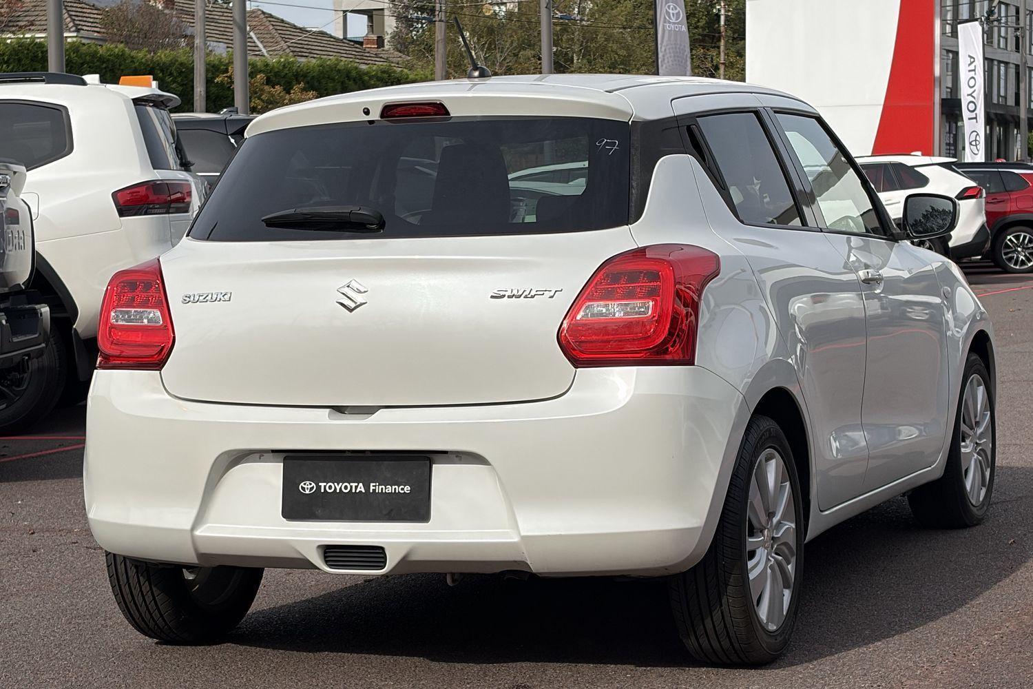 2019 Suzuki Swift GL Navigator in White