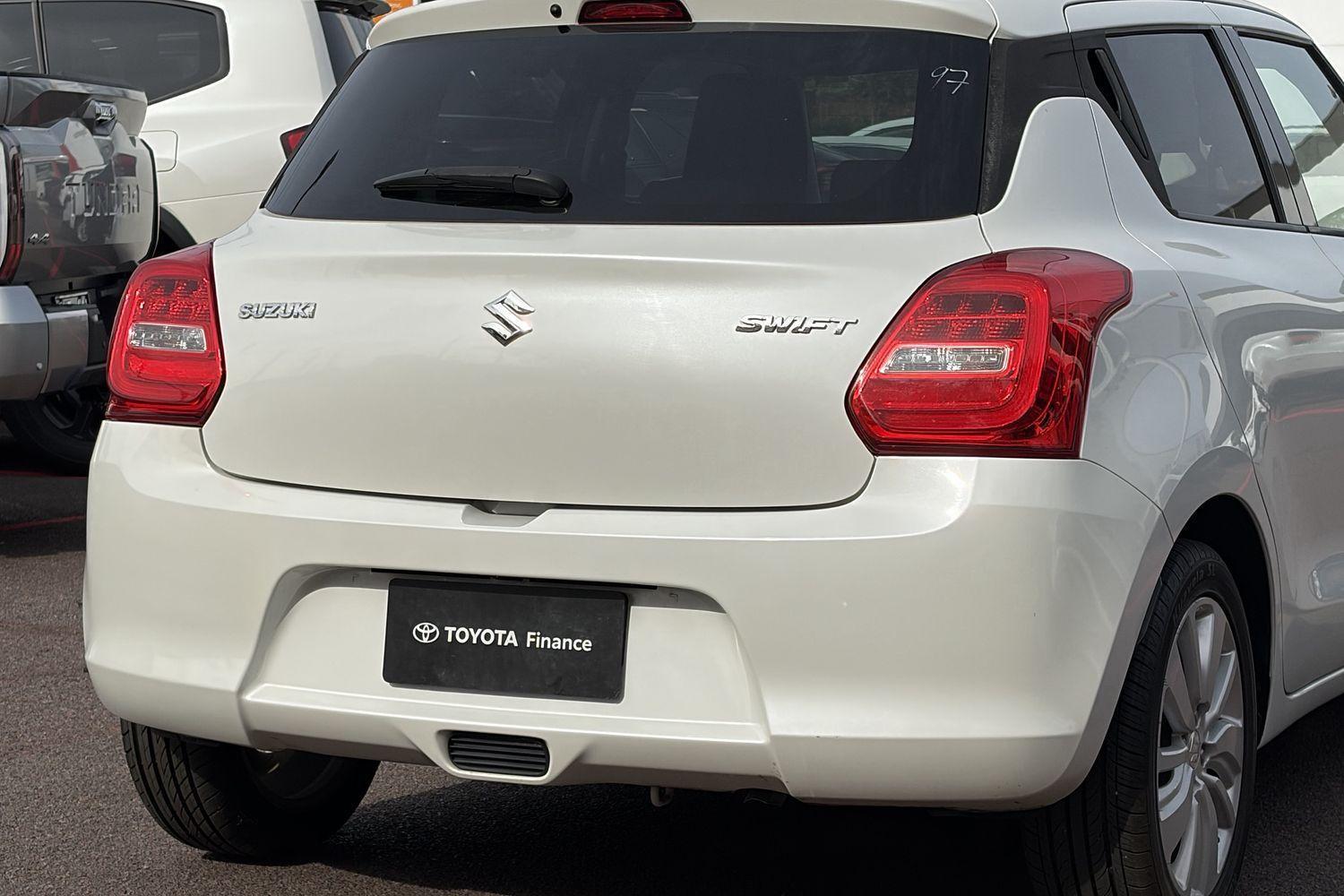 2019 Suzuki Swift GL Navigator in White