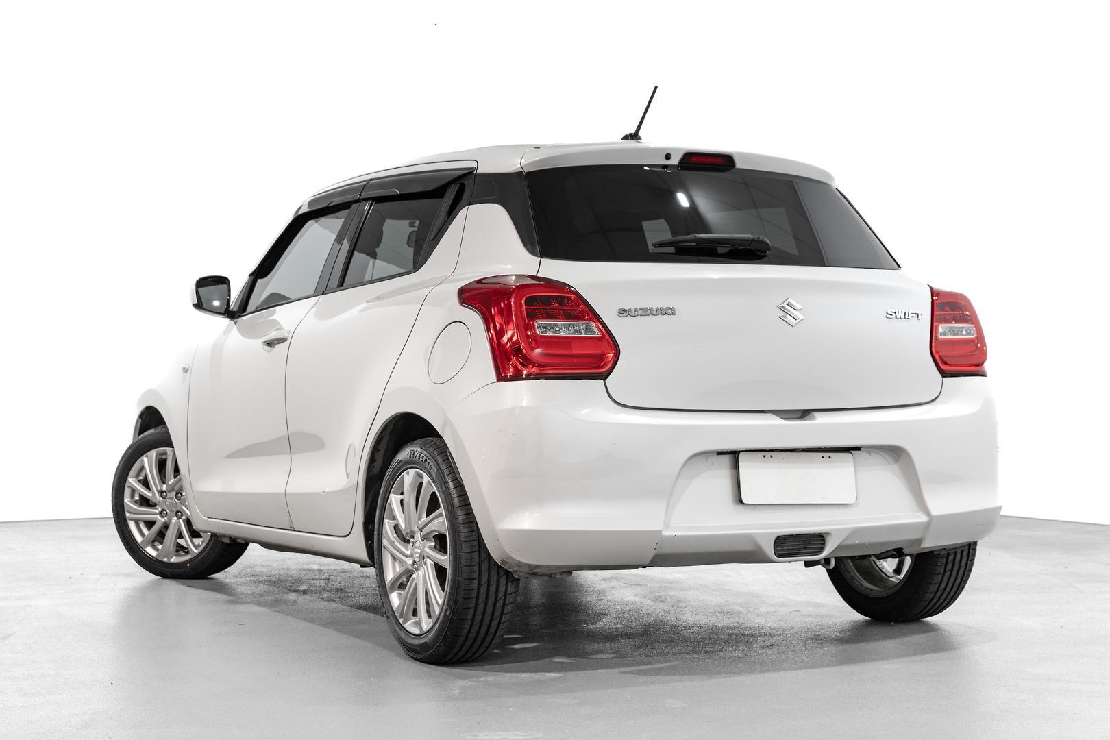 2021 Suzuki Swift GL Navigator in White