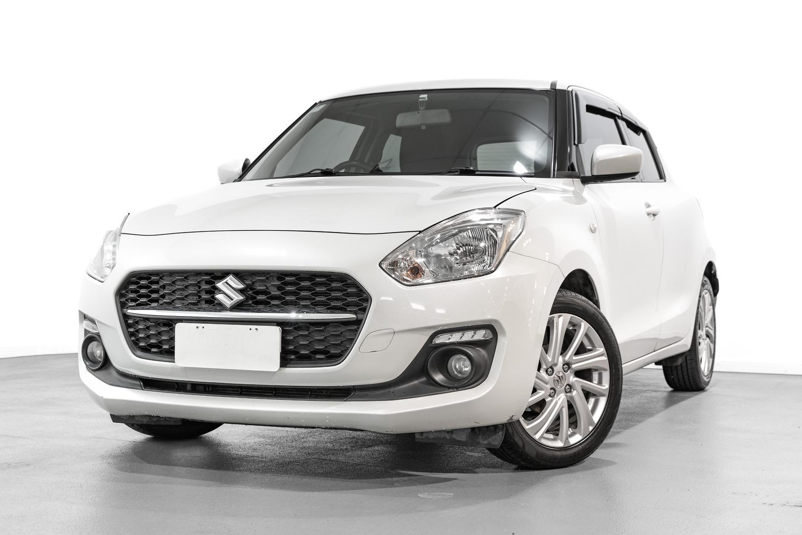2021 Suzuki Swift GL Navigator in White