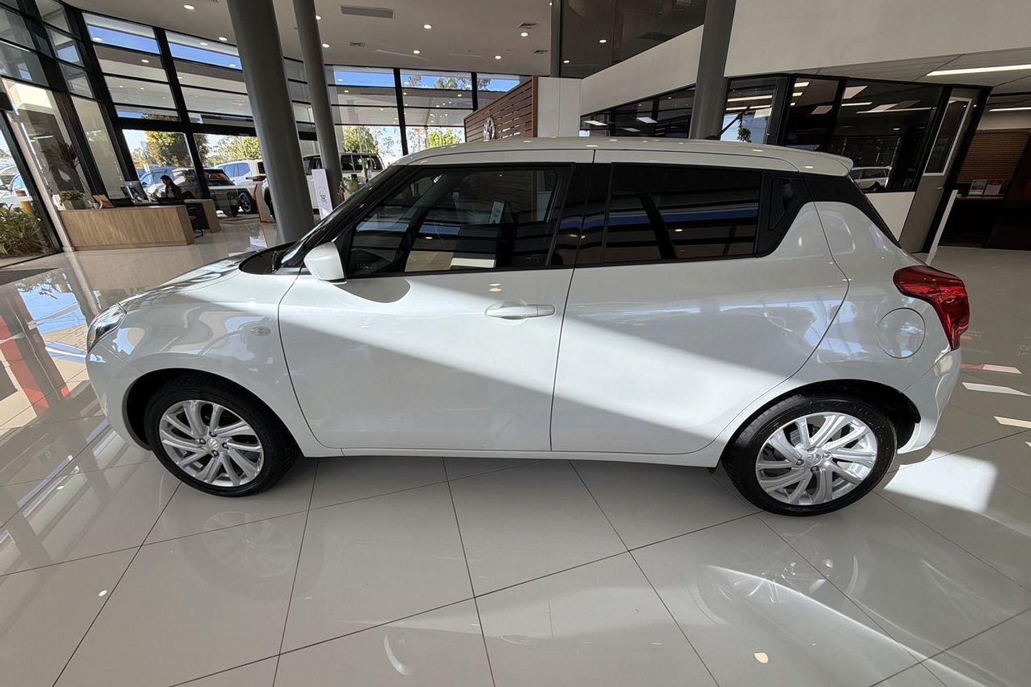 2021 Suzuki Swift GL Navigator in White