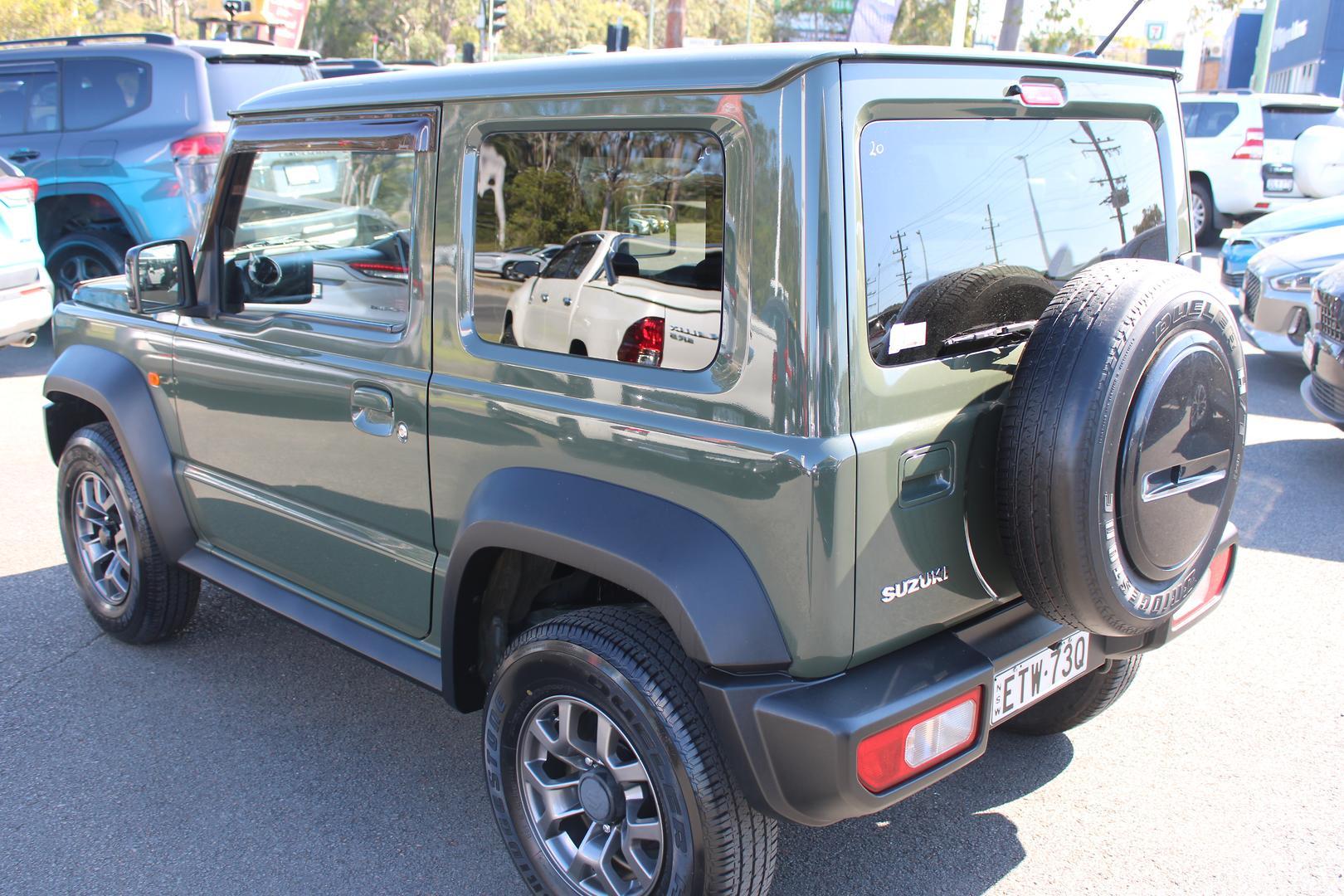 2022 Suzuki Jimny Base in Green