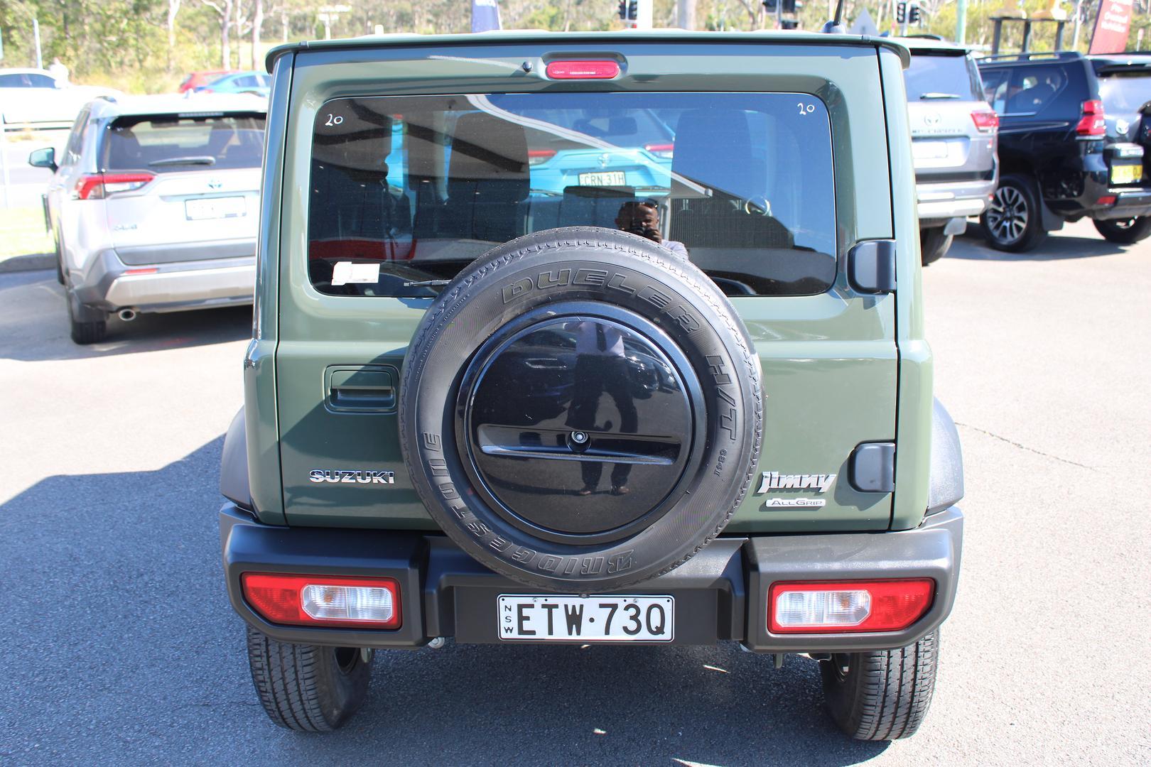 2022 Suzuki Jimny Base in Green