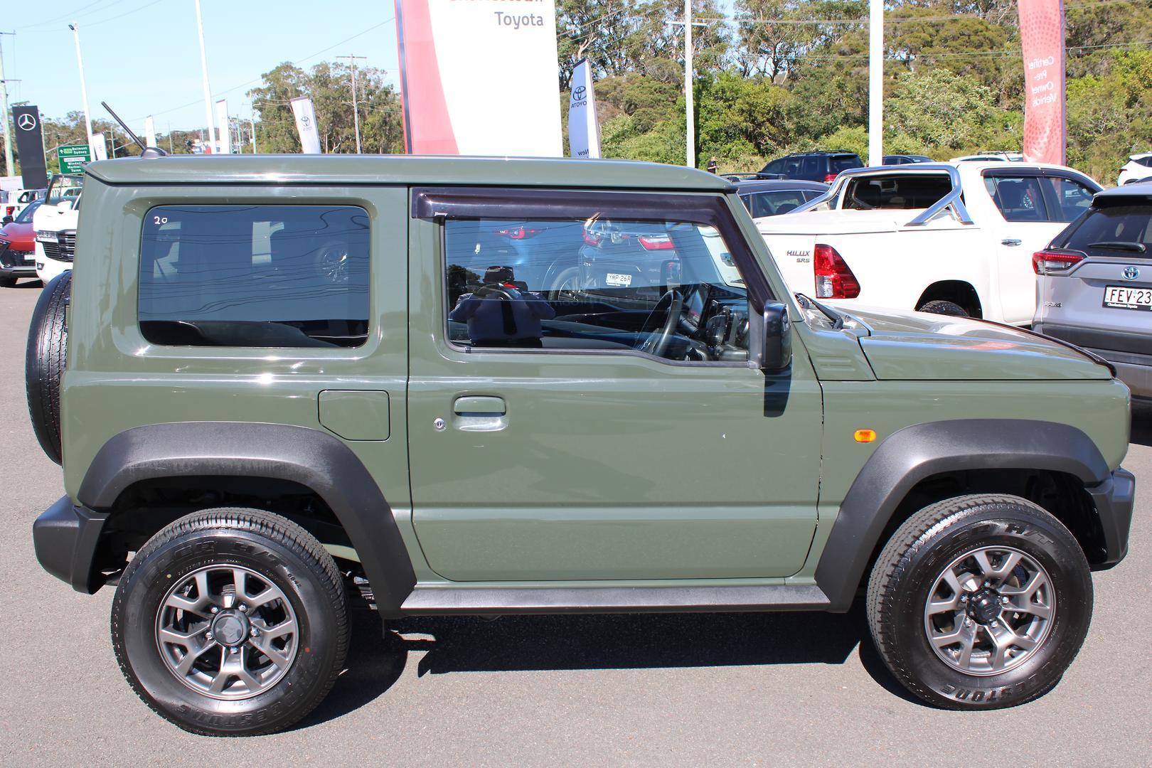 2022 Suzuki Jimny Base in Green