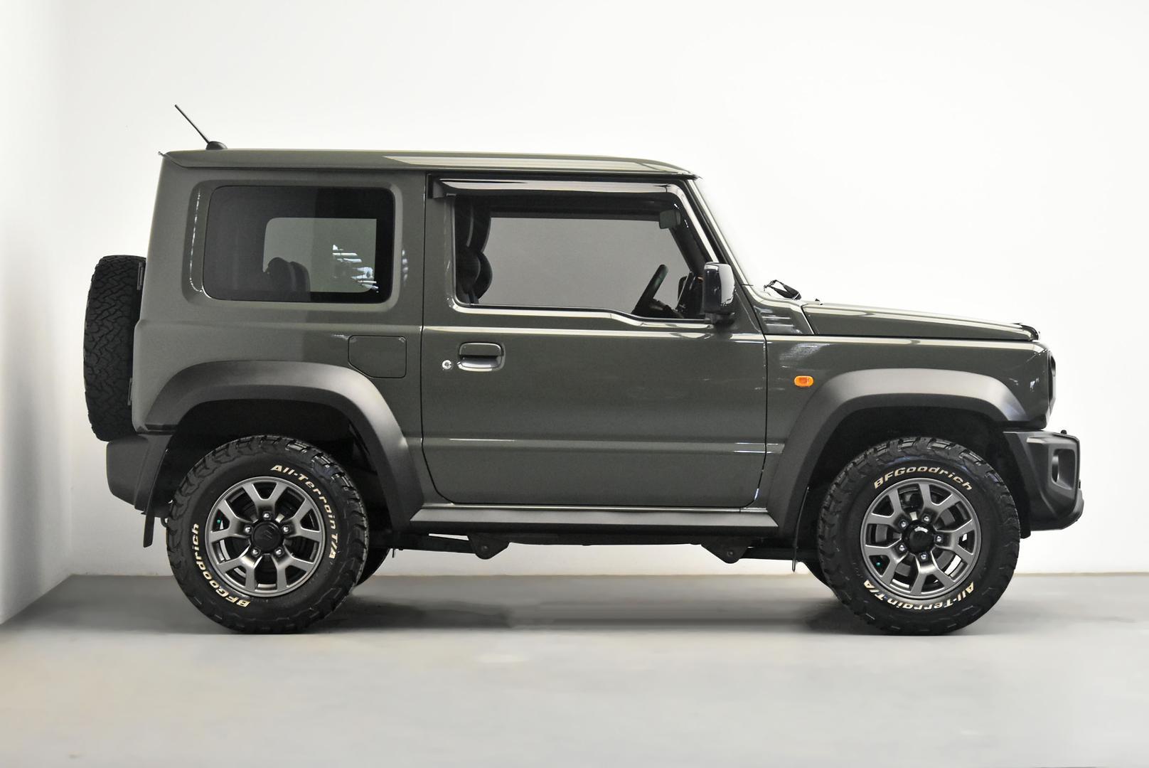 2022 Suzuki Jimny Base in Green