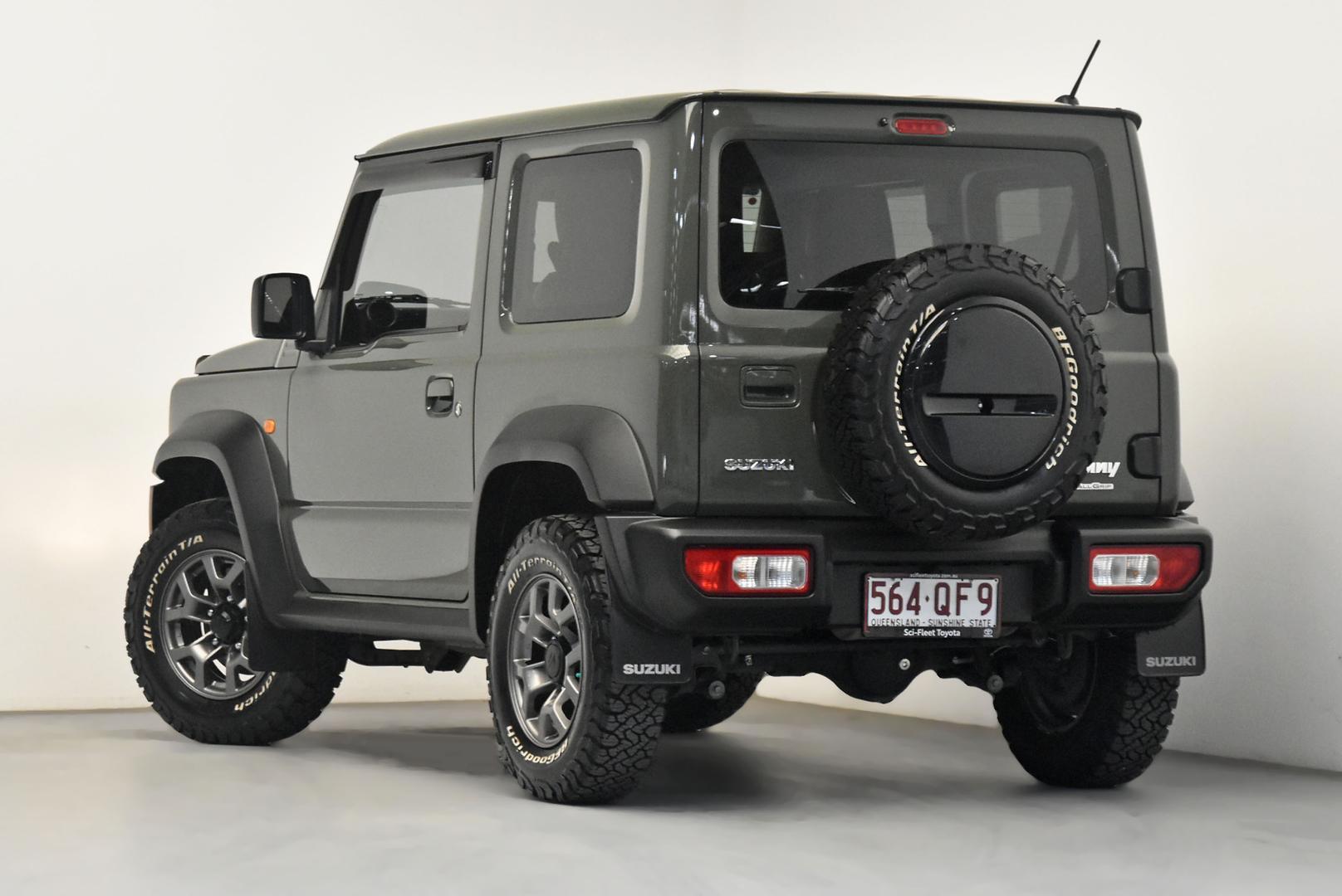 2022 Suzuki Jimny Base in Green